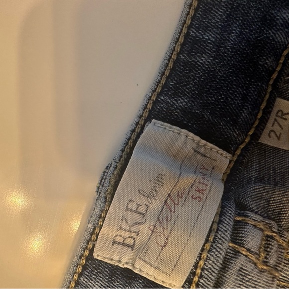 BKE Stella Skinny Ultra distressed Raw Hem jeans - Picture 2 of 4